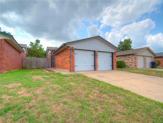 Building Photo - Charming 2 bed/2 bath home for rent near S Penn between 104th and 89th. Moore Schools!