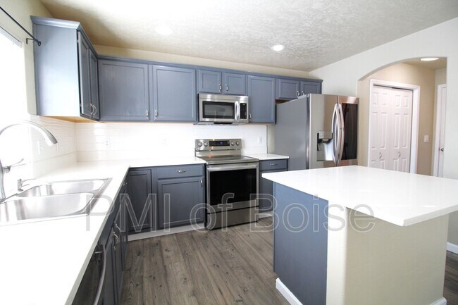 Photo - 639 E Willowbrook Dr