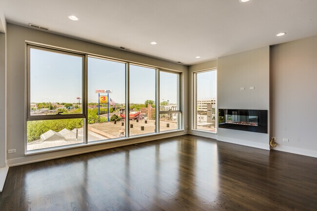 Photo - 2343 N Seeley Ave Unit 2A