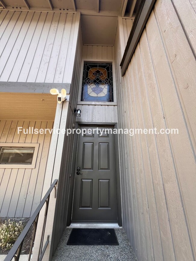 Photo - Spacious and bright Bellevue condo you won't want to miss!