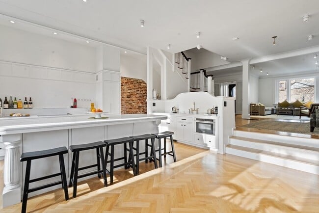 Building Photo - 15 Regent Cir Unit 1