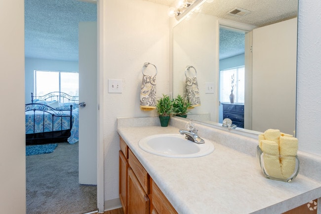 2BD, 2BA - 1060 SF
