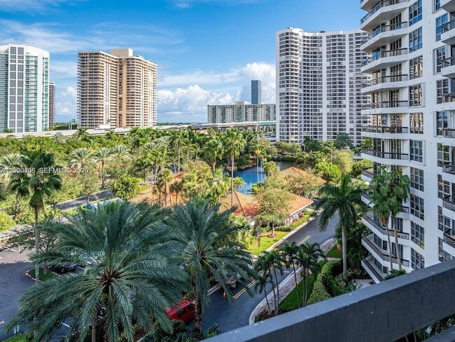 Building Photo - 3600 Mystic Pointe Dr Unit 808