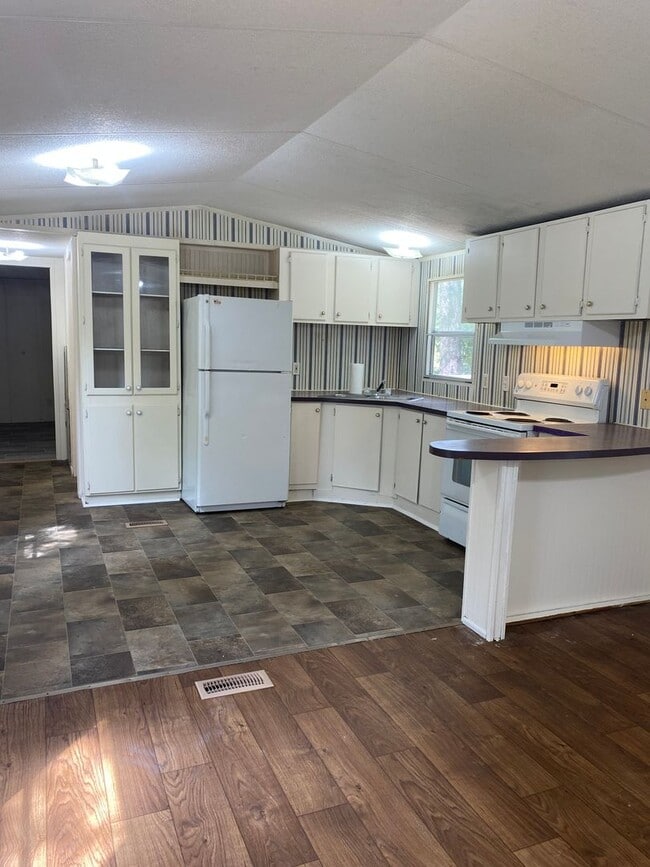 Photo - 21321 Crawford Lake Rd