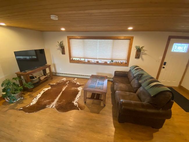 Building Photo - 207 Miles Ave