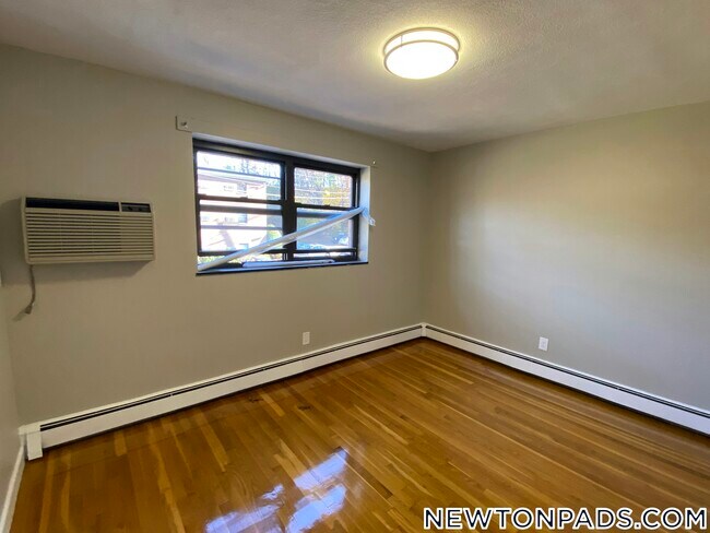 Photo - 290 Grove St Unidad 4