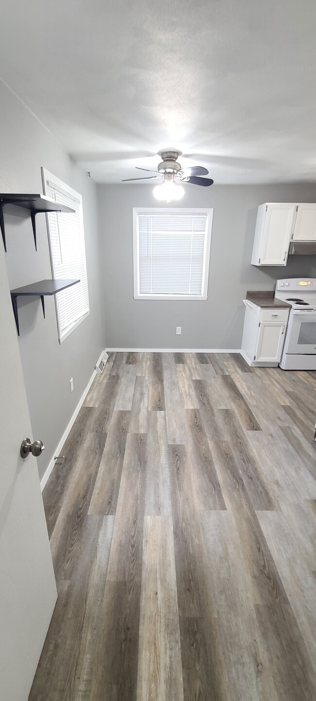 Photo - 1329 E Roeland Ave