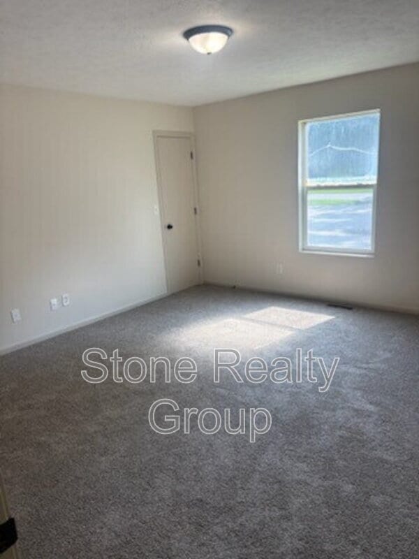 Photo - 689 N 25th St