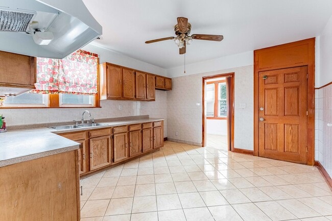 Photo - 2101 W 51st St