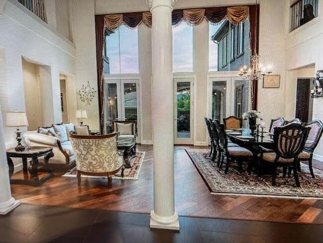 Photo - Gated Home in Somersett