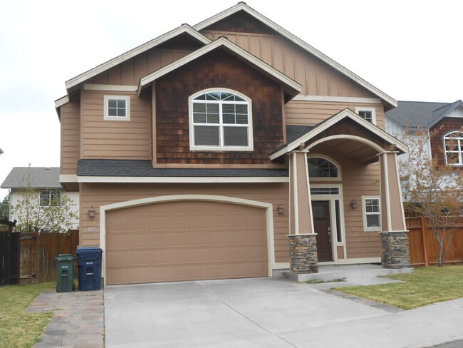 Photo - 1056 NE Parkview Ct House