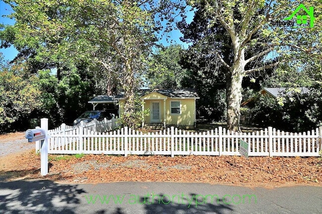 Photo - 5401 Rosswood St