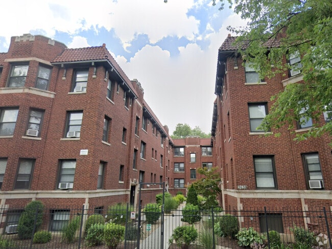 Building Photo - 2633 1/2 N Spaulding Ave Unit 1S Rental