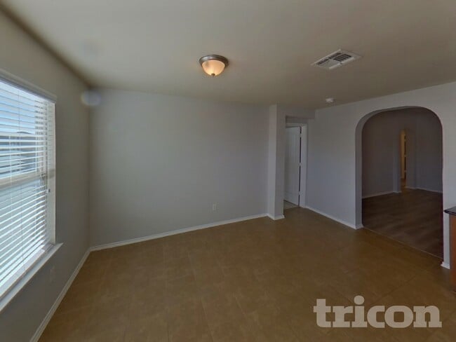 Photo - 336 Carlyle St