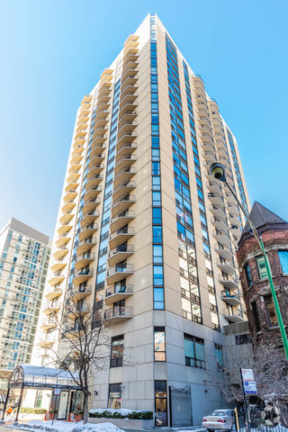 Building Photo - 70 W Huron St Rental