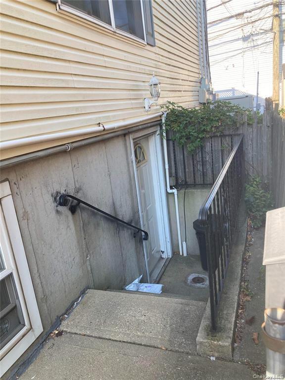 Photo - 611 E Park Ave Unit Lower Level 5 steps down