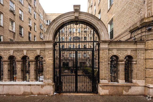 Photo - 811 Walton Ave