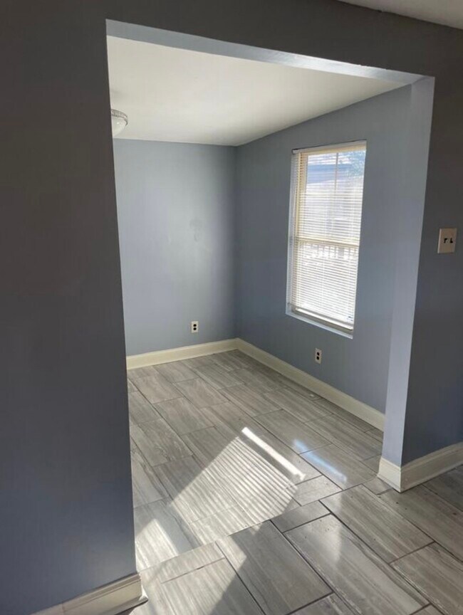 Photo - 1657 Thornton Pl SW