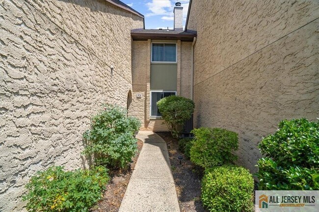 Photo - 73 Tennyson Dr