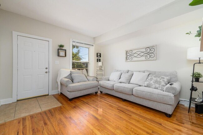 Photo - 1363 Indianola Ave