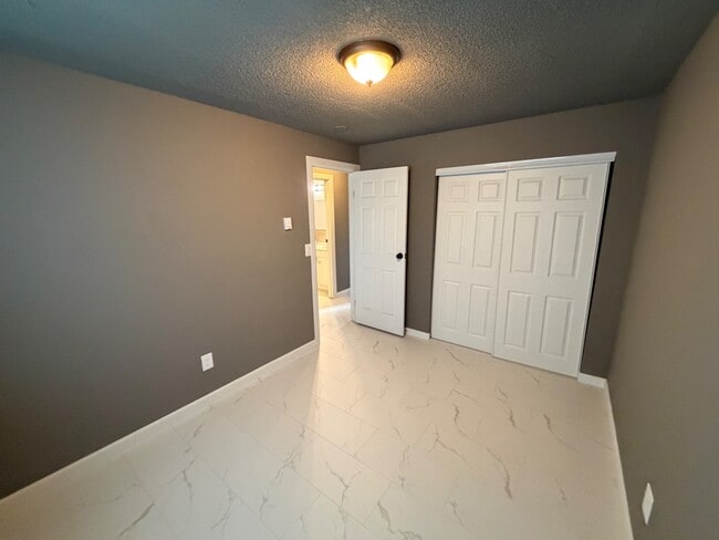 Building Photo - 15 N Sheppard Pl