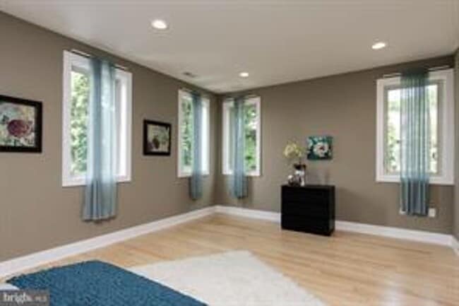 Photo - Manayunk Townhome with 2 Car Parking