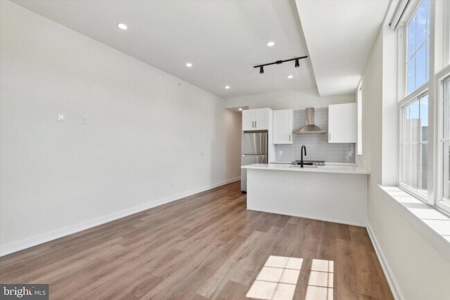 Photo - 2513 N Howard St Unit 302