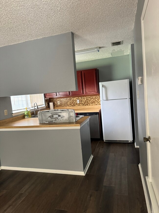 Building Photo - 6227 Valley King Rental