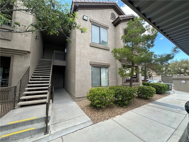 Photo - 8250 N Grand Canyon Dr Unidad 2152 Rental