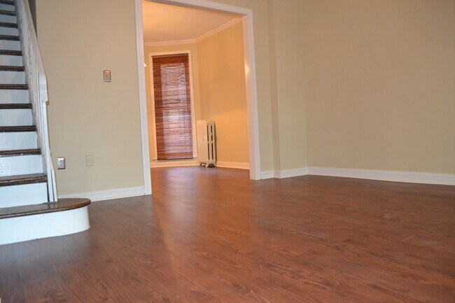 Photo - 5755 Larchwood Ave
