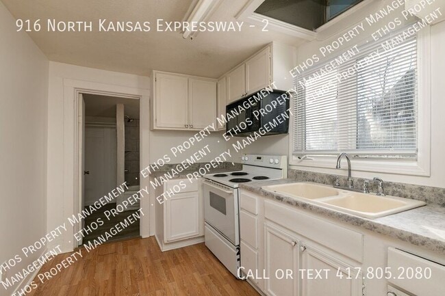Photo - 916 N Kansas Expy Unit 2