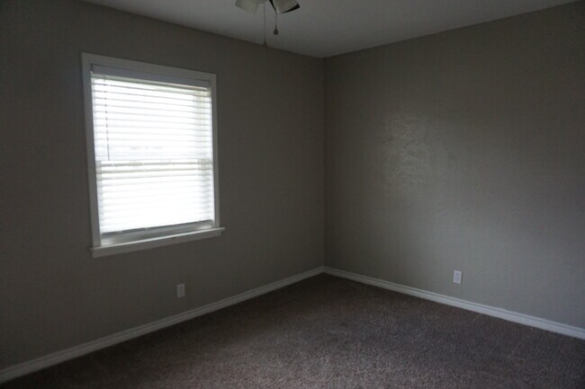 Photo - 5012 Lakefront Dr