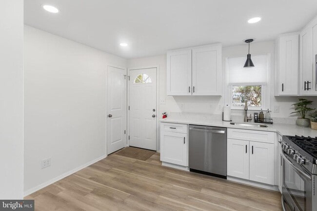 Photo - 295 Lander Dr