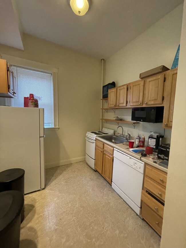 Building Photo - 82 Peterborough St Unit 5