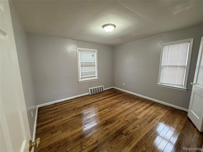 Photo - 7784 Mettetal St