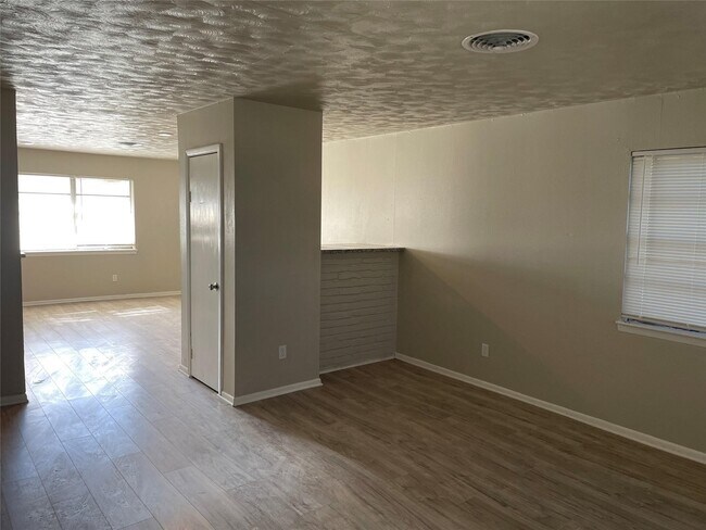 Photo - 7626 Rhobell St