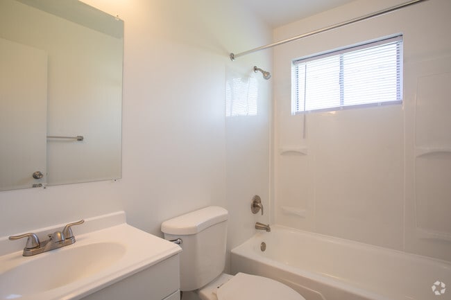 Bathroom - Summit Pointe Apartments