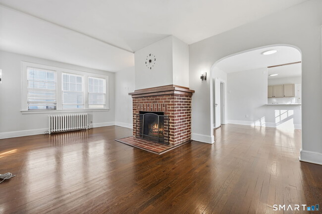 6 Parkway Dr