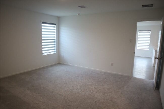 Photo - 216 Lantana Ln