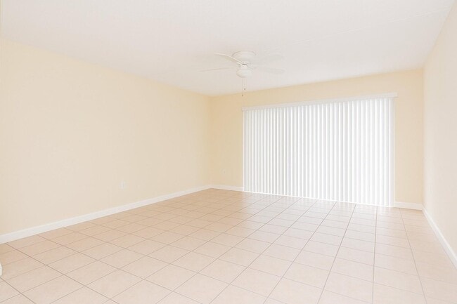 Photo - 221 Palm Cir E