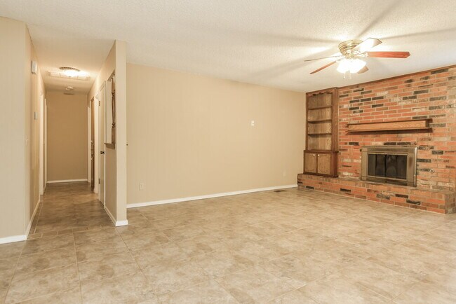 Photo - 1074 Dover Mansion