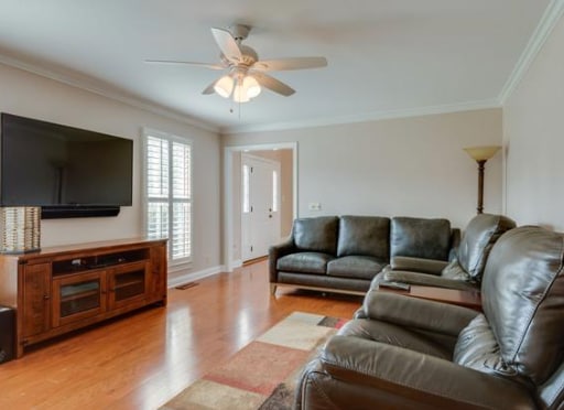 Photo - 176 London Ln