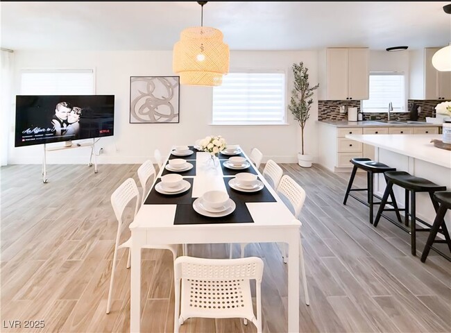 Photo - 6969 Paddington Way