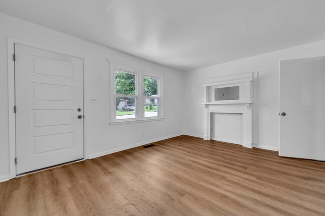 Photo - 208 17th Ave SW