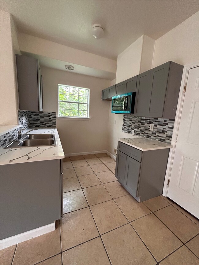 Building Photo - 6841 Larkstone St Unit B