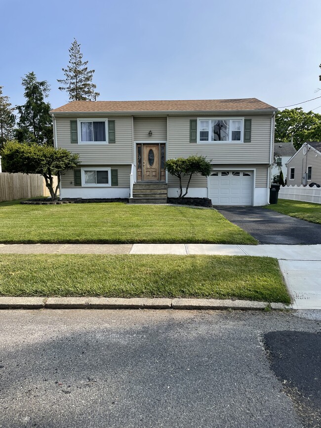 Building Photo - 1112 Bendermere Ave Rental