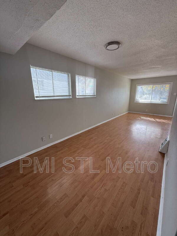 Photo - 205 Grampian Rd