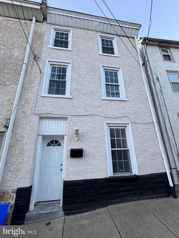 Building Photo - 4728 Umbria St