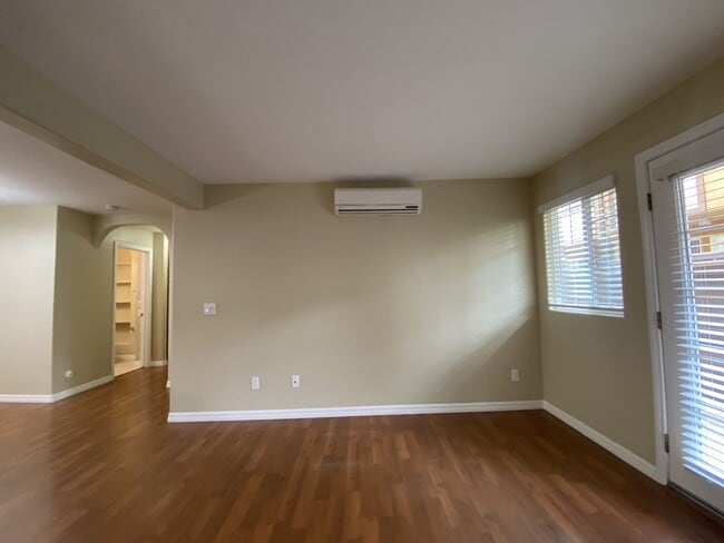 Photo - m583 - Wyatt Unit 5252-130