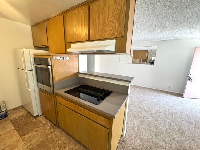 Photo - Upgraded Spacious and Bright Upstairs One Bedroom Unidad 609